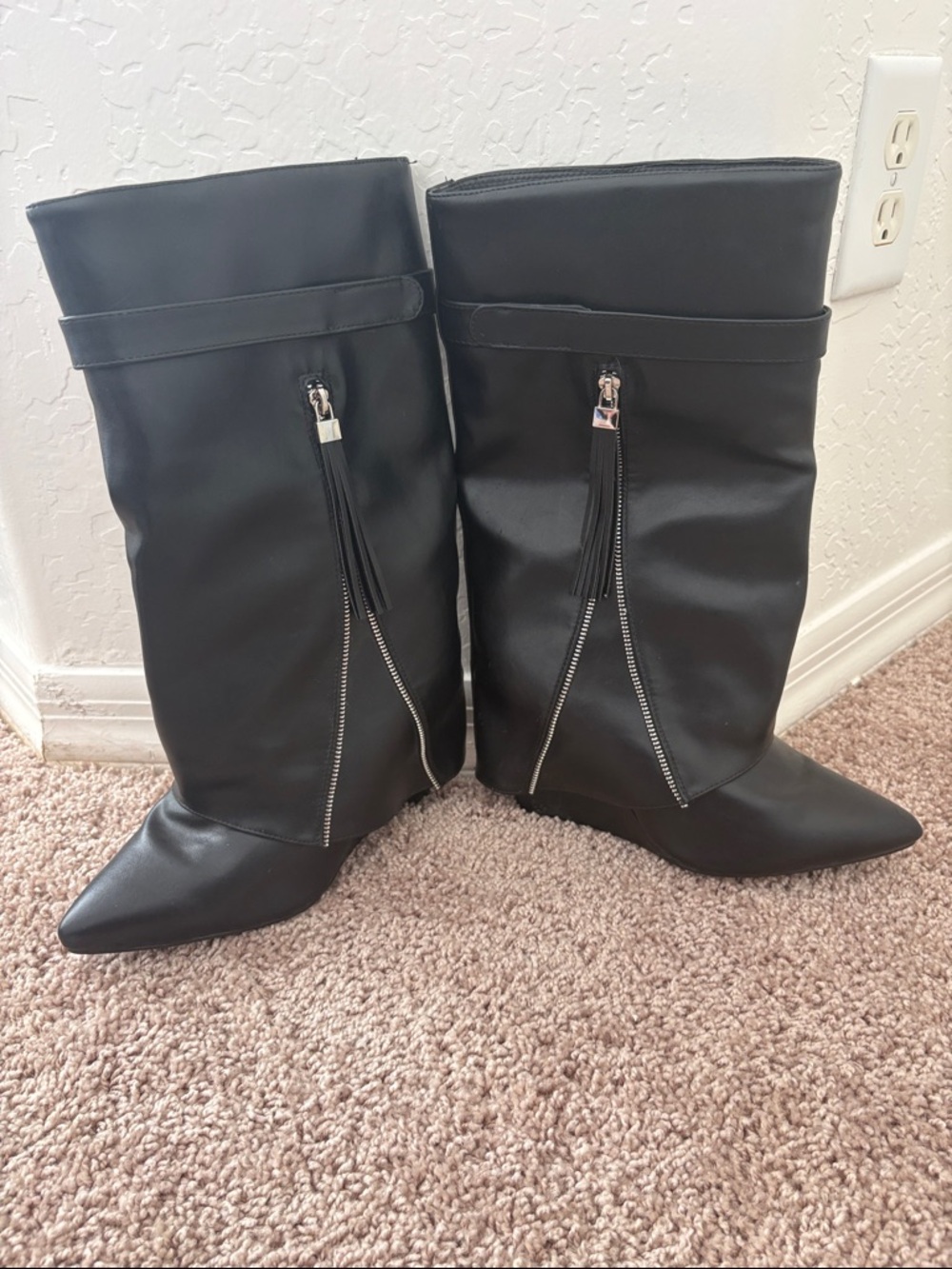 Black Shark Lock Style Pointed-Toe Mid-Calf Boots with Tassel Zipper Size 9.5